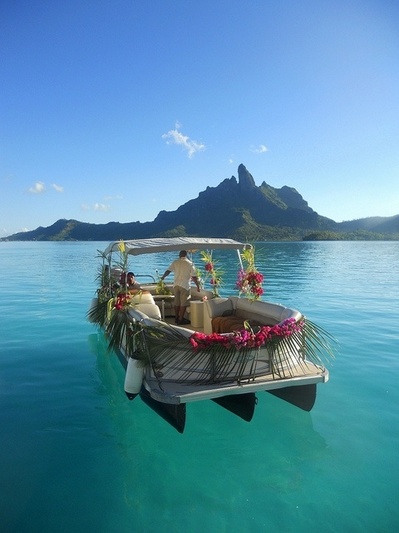 BoraBora_boat-1.jpg