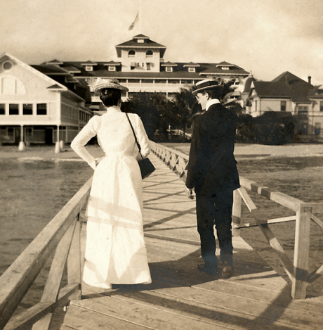 Moana_Pier_Hawaii-1.jpg