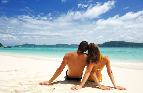 honeymoon_couple_tropical-beach_001.jpg
