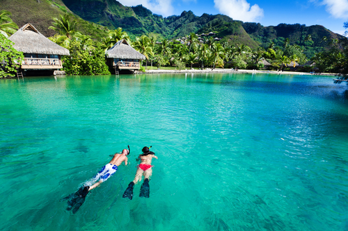 honeymoon_couple_snorkeling_0001.jpg