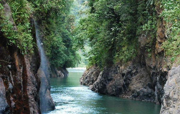 exploradores_outdoors_pacuare_river_rafting-1.jpg