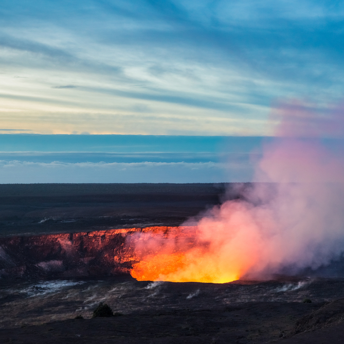 https://www.travelersjoy.com/blog/Hawaii-Kilauea-Caldrea-1.jpg