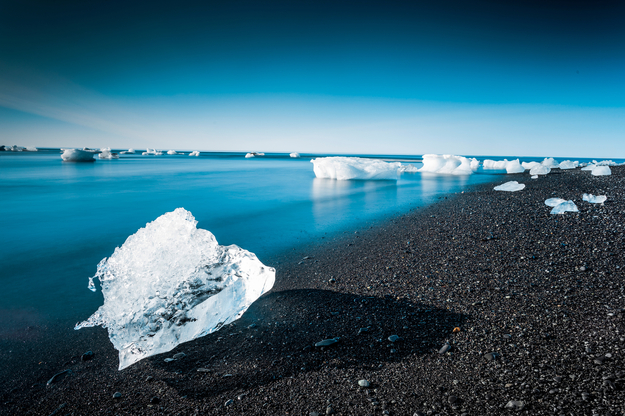 black_sand_beach_iceland_01.jpg