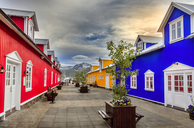 colorful_buildings_city_iceland-01.jpg