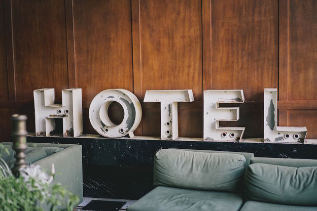 hotel_sign_lobby.jpg