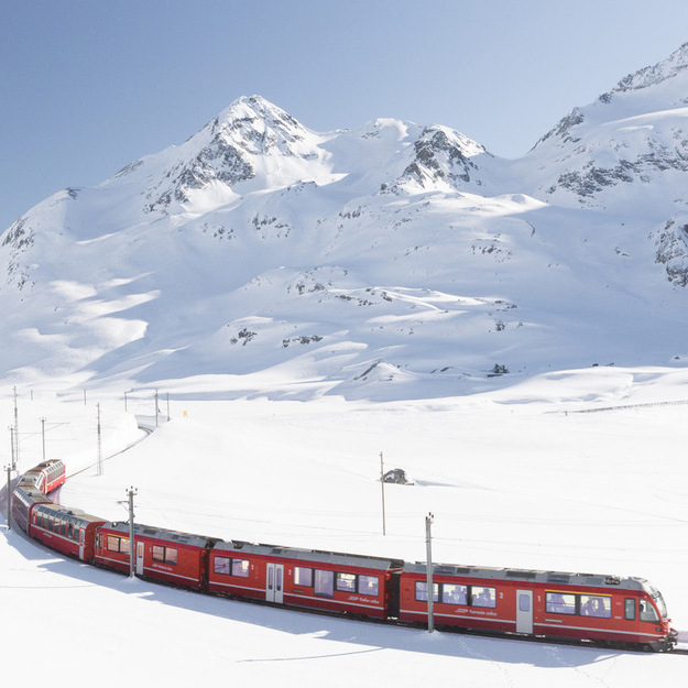 honeymoon_adventures_switzerland_train.jpeg