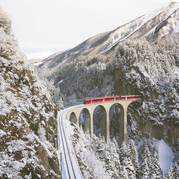 swiss_alps_train.jpg