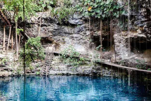 Mexico_cenote_honeymoon_adventure.jpg