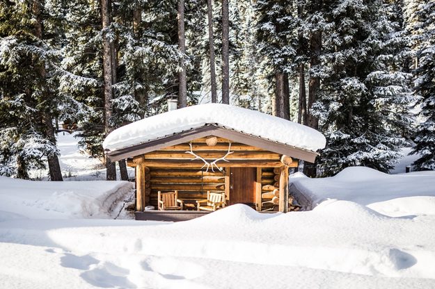 winter_honeymoon_cabins-3.jpg