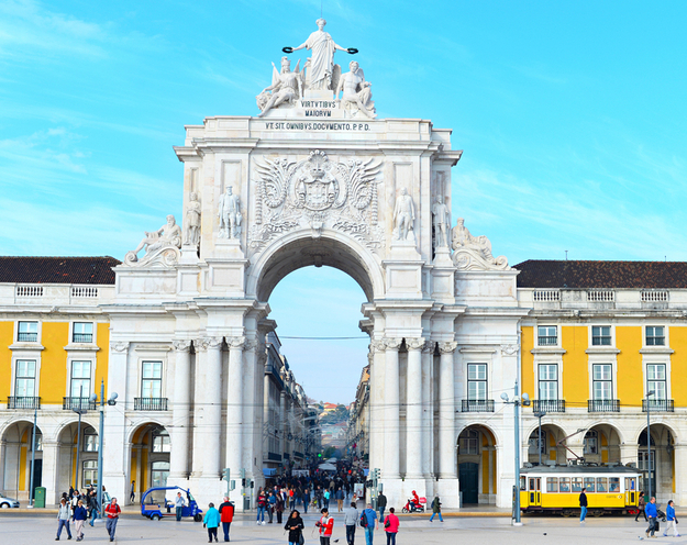 Lisbon_Honeymoon-Arco_Rua_Augusta-1.jpg