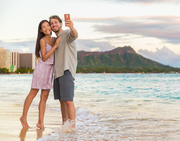 honeymooners_hawaii-selfie.jpg