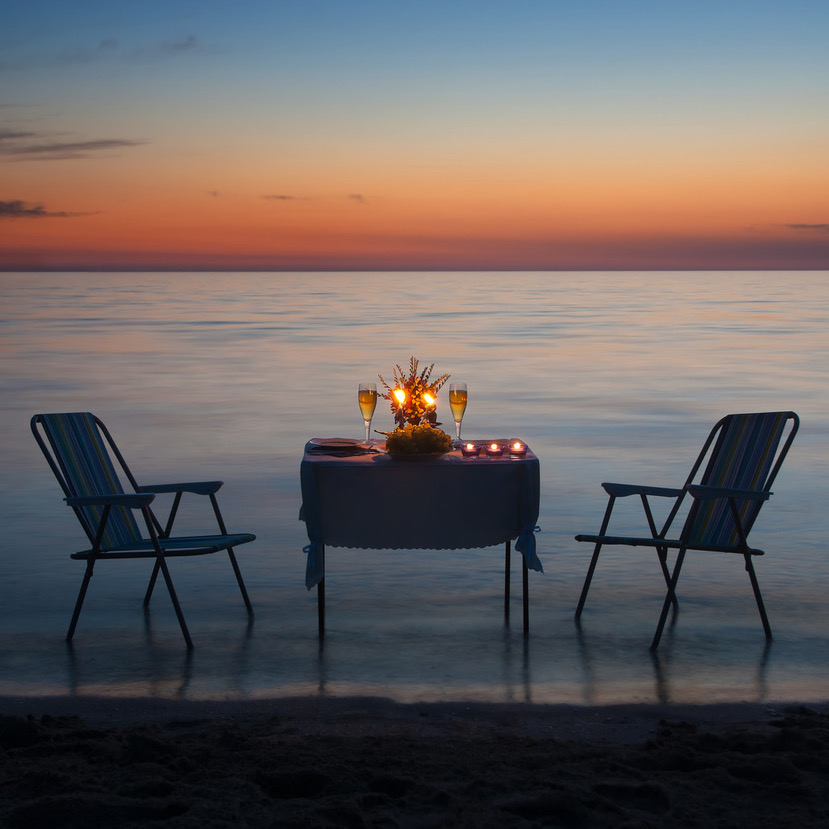 https://www.travelersjoy.com/blog/honeymoon_romance_dinner.jpeg