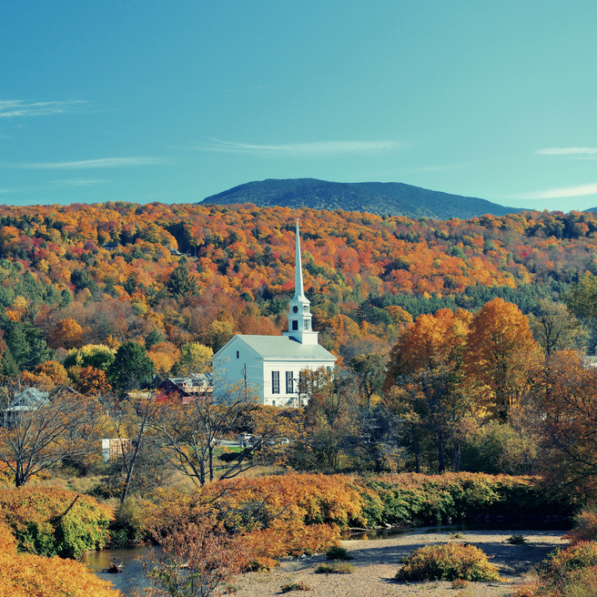 https://www.travelersjoy.com/blog/stowe_vermont_small_town_honeymoon_ideas.jpg